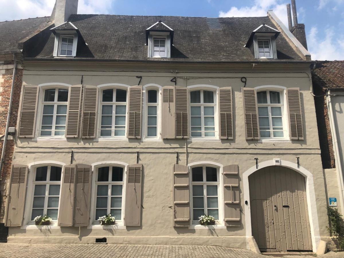 Aux Remparts De Montreuil Bed and Breakfast Montreuil  Exteriör bild